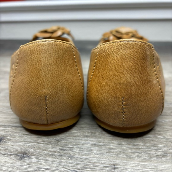 Born round toe flats, 3D flower embellishments, Good used condition - Picture 11 of 15